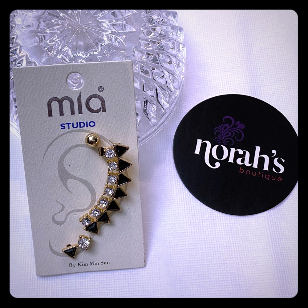 Mia Studio Ear cuff and Stud